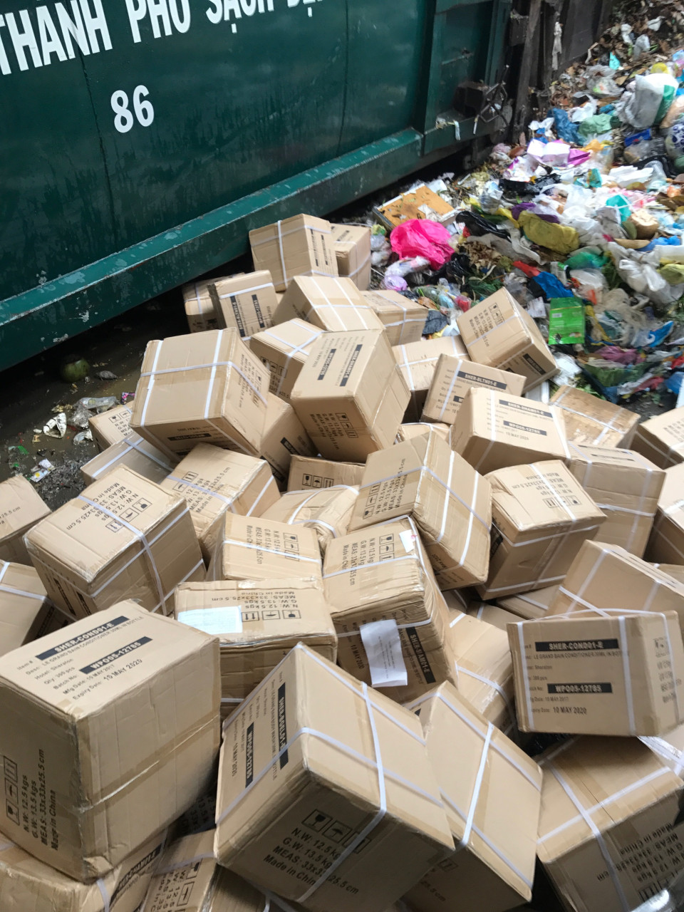 tiêu huỷ lô hàng hoá mỹ phẩm dùng cho nhà hàng khách sạn hết hạn sử dụng