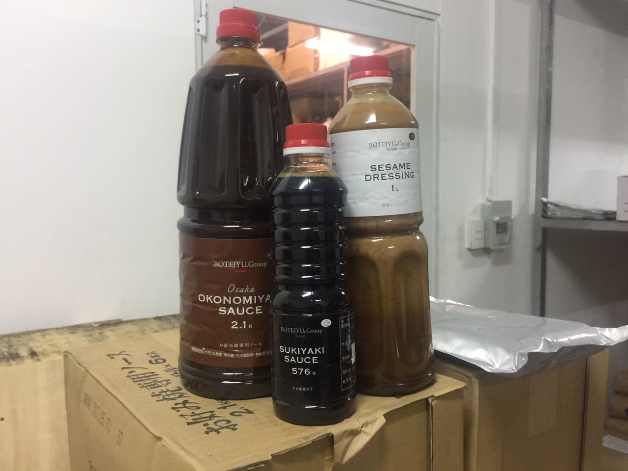 tiêu huỷ lô hàng thực phẩm hết hạn - nước sốt hết hạn