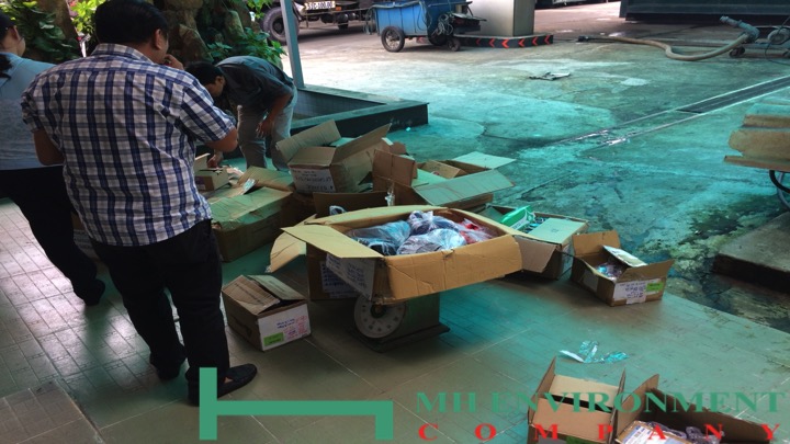 tiêu hủy 65 tấn nguyên phụ liệu ngành may mặc theo yêu cầu của hải quan